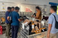 Bea Cukai Kudus Gagalkan Peredaran Ratusan Ribu Rokok Ilegal - JPNN.com Jateng