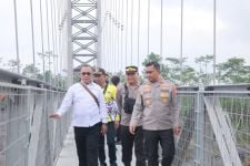 Jembatan Kali Regoyo Lumajang Rusak Diterjang Banjir Lahar Dingin Gunung Semeru - JPNN.com Jatim