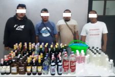 Polisi Tangkap 4 Orang Terkait Peredaran Miras di Yogyakarta - JPNN.com Jogja