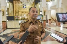 Persempit Ruang Gerak Pungli, Wali Kota Surabaya Desak Percepatan Perizinan - JPNN.com Jatim