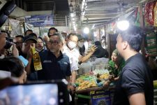 Mendag Zulkifli Cek Harga Bahan Pokok di Pasar Tambahrejo Surabaya, Terpantau Stabil - JPNN.com Jatim