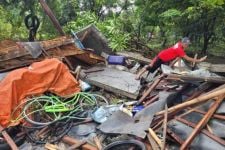 Hujan Deras, Warung dan Bengkel di Situbondo Ambruk, 1 Orang Tewas - JPNN.com Jatim
