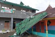 Kamis Sore, Puting Beliung Hantam Cilacap, 118 Bangunan Rusak - JPNN.com Jateng