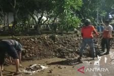 Tembok Makam di Menur Pumpungan Roboh, Sempat Terdengar Suara Gemuruh - JPNN.com Jatim