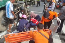 Rem Truk Kontainer Blong, Pengendara Motor Patah Tulang - JPNN.com Jatim