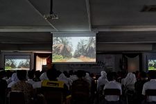 Film Pulang Rimba yang Kisah Perjuangan Pendidikan Anak Suku Diputar di SMKN Jateng - JPNN.com Jateng