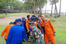 Wisatawan Hilang Terseret Ombak di Pantai Anyer - JPNN.com Banten