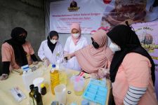 Dukung Kemandirian Ekonomi Perempuan, Mak Ganjar Gelar Pelatihan Pembuatan Sabun - JPNN.com Jabar