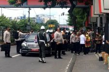 Jokowi Diteriaki Warga Saat Mengunjungi Pasar Wonokromo - JPNN.com Jatim