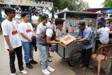 Orang Muda Ganjar Bagi-bagi Kompor Gratis untuk UMKM Bogor - JPNN.com Jabar