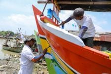 Komunitas Nelayan Pesisir Dukung Ganjar Berikan Renovasi Perahu Gratis di Cirebon - JPNN.com Jabar