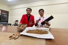Mahasiswa Untag Surabaya Temukan Material Pengganti Logam dari Tempurung Kelapa - JPNN.com Jatim