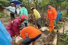 Hujan Deras, Sungai Meluap, Ratusan Rumah di Jepara Terendam Banjir - JPNN.com Jateng