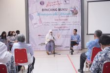 Mengikis Krisis Baca, Siswa SMA Kesatrian 2 Semarang Menggelar Bincang Buku - JPNN.com Jateng