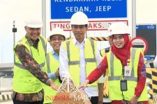 Momen Ganjar Dampingi Jokowi Meresmikan Tol Semarang-Demak - JPNN.com Jateng