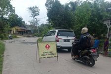 Jalan di Lebak Amblas dan Longsor, Waspada - JPNN.com Banten