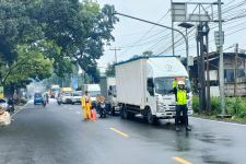 Jembatan Cikereteg Bogor Ditutup Total, Arus Lalu Lintas Dialihkan ke Jalur Alternatif - JPNN.com Jabar