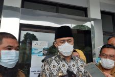 Keracunan Massal di Lembang, Bupati Hengky Kurniawan Curiga Warga Masih BAB Sembarangan - JPNN.com Jabar
