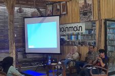 Klarifikasi Manajemen Kafe Main-Main Soal Pencopotan Spanduk Diskusi KUHP - JPNN.com Jogja