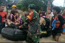 Bengawan Solo Meluap Lagi, 7 Kecamatan di Sragen Terendam Banjir - JPNN.com Jateng