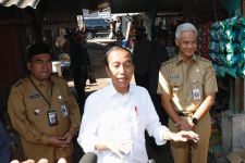 Blusukan Bareng Jokowi, Ganjar Siap Revitalisasi Pasar Mendenrejo Blora - JPNN.com Jateng