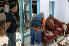 Rumah Warga di Probolinggo Diteror Bondet, 2 Orang Terluka, Konon Permasalahan Utang - JPNN.com Jatim