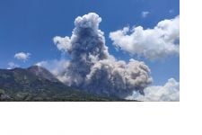 Gunung Merapi Erupsi, Masyarakat Diminta Waspada Abu Vulkanik - JPNN.com Jogja