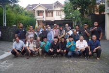 Sejumlah Kepala Desa Purwasuka dan Sumedang Datangi Rumah Iwan Bule di Bandung, Ada Apa? - JPNN.com Jabar