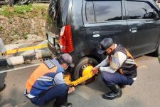 Puluhan Kendaraan Nakal yang Parkir Liar di Jalan Margonda Raya Ditindak Petugas Gabungan - JPNN.com Jabar