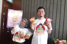 Kisah Perjalanan Keripik Maicih Bandung, Berjualan di Mobil Sampai Ekspansi 6 Negara - JPNN.com Jabar