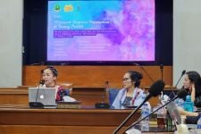 Menjaga Eksistensi Perempuan Dalam Ruang Publik dan Ranah Politik - JPNN.com Jabar
