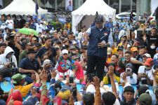 Teriakan Presiden Hingga Pendukung Topeng Anies Baswedan di Surabaya - JPNN.com Jatim