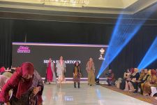 Kenalkan Ragam Batik di Jatim, Etnura Gelar Fashion Show - JPNN.com Jatim