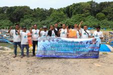Nelayan Pesisir Dukung Ganjar Bagi-bagi Alat Keselamatan untuk Pelaut di Santolo - JPNN.com Jabar