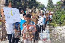 Sambut Ramadan, Ratusan Anak di Boyolali Kirab Bawa Wayang Kulit - JPNN.com Jateng