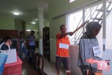 24 Adegan Diperagakan Pelaku Dalam Rekonstruksi Kasus Penganiayaan Pasutri di Depok - JPNN.com Jabar