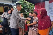 Polres Metro Depok Salurkan 500 Paket Sembako untuk Masyarakat yang Membutuhkan - JPNN.com Jabar