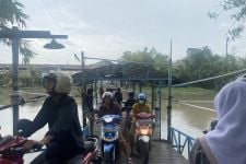 Makan Korban, Perahu Tambangan Masih Jadi Alternatif Percepat Jarak Tempuh - JPNN.com Jatim
