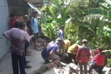 Rumah Warga di Kare Madiun Roboh Akibat Tanah Ambles, Kerugian Puluhan Juta - JPNN.com Jatim