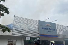 Apotek Kimia Farma di Jalan Diponegoro Kebakaran, Api Muncul Setelah Mati Listrik - JPNN.com Jatim