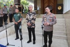 TNI-Polri Kerja Keras Bareng Ganjar untuk Menghadapi Arus Mudik 2023 - JPNN.com Jateng
