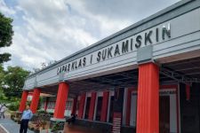 Ratusan Napi Koruptor Salat Idulfitri di Lapas Sukamiskin Bandung - JPNN.com Jabar