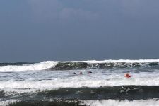 Yang Sedang Liburan ke Pantai, Hati-Hati Gelombang Tinggi - JPNN.com Jogja