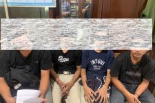 4 Remaja Ini Diamankan Warga karena Bawa Celurit, Diduga Hendak Tawuran - JPNN.com Jogja