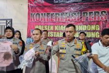 Terbakar Cemburu, Suami di Bandung Tega Bunuh Istri Pakai Samurai di Malam Takbiran - JPNN.com Jabar