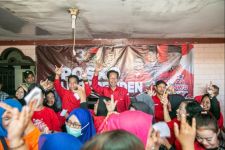 Mak-Mak di Surabaya Nyanyikan Lagu Ganjar Siji Ganjar Kabeh - JPNN.com Jatim