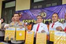 Polrestabes Bandung Ringkus Belasan Pengedar Narkoba, Ada Ibu Rumah Tangga - JPNN.com Jabar