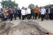 Presiden Tinjau 3 Ruas Jalan Rusak Parah di Lampung Tengah, Lihat Berapa Anggaran yang Akan Disalurkan - JPNN.com Lampung