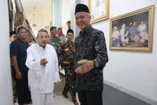 Banyak Cerita Ketika Ganjar Bertemu Habib Luthfi - JPNN.com Jateng