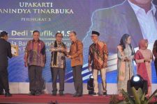 Bapenda Jabar Raih Anugerah Tinarbuka Berkat Inovasi Samsat Information Center - JPNN.com Jabar